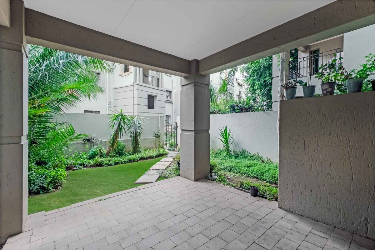 2 BEDROOM APARTMENT/FLAT FOR SALE IN LONEHILL - Photo 2