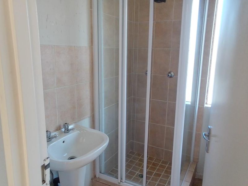 Apartment Flat for Sale in Boksburg, Klippoortjie, East Rand - Photo 7