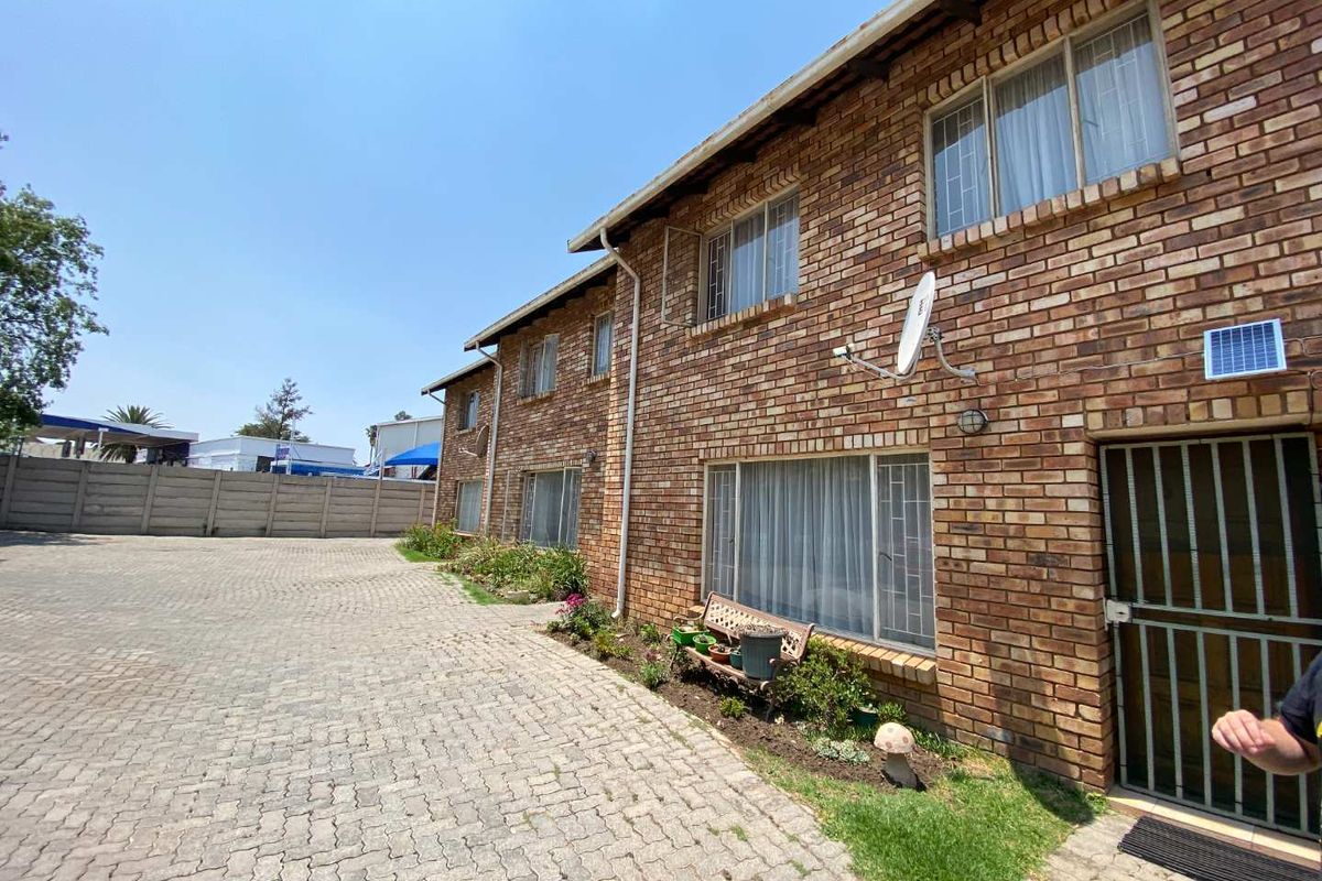 FOR THE SERIOUS INVESTOR - COMPLEX OF 7 UNITS FOR SALE - Photo 5