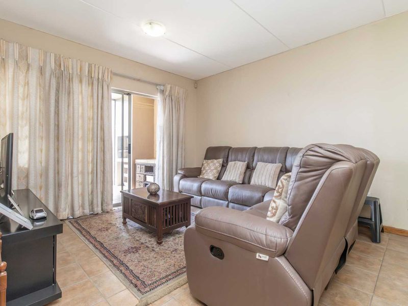 **Charming Ground Floor Unit for Rent in Sundowner**lovely 2 bedroom 2 bathroom ground floor unit. - Photo 4