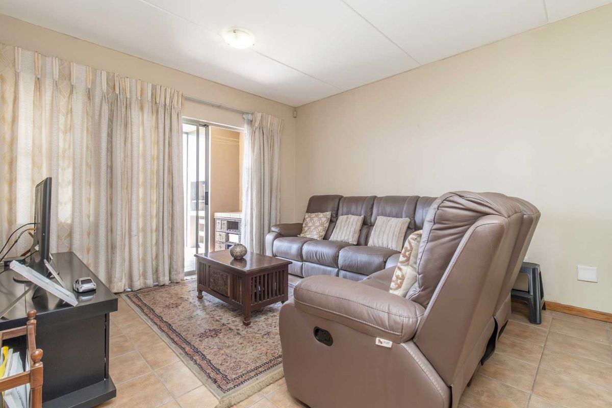 **Charming Ground Floor Unit for Rent in Sundowner**lovely 2 bedroom 2 bathroom ground floor unit. - Photo 4