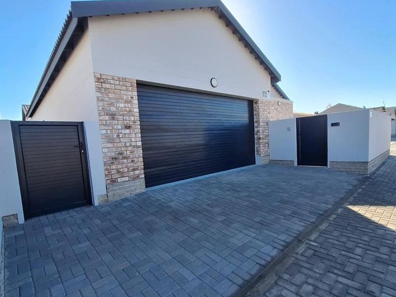 Swakopmund- For Sale- N$3 980 000 - Photo 1