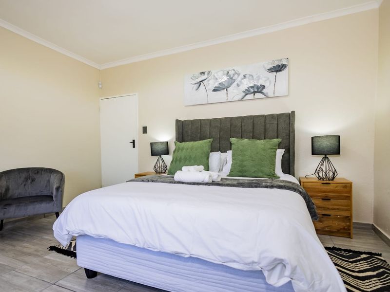 Discover Serenity at Olive House on Jacaranda Street! - Photo 9