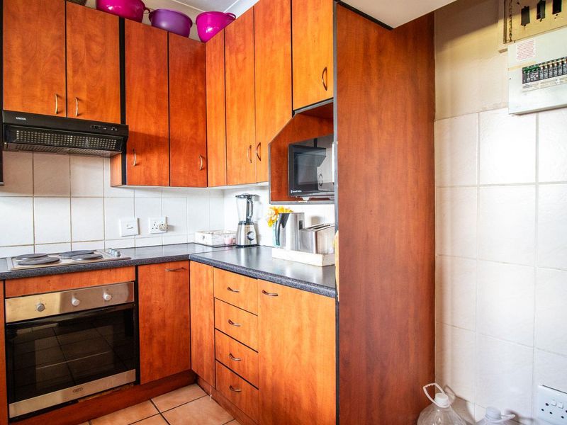 Prime Location & Modern Comfort in One Package - Photo 4