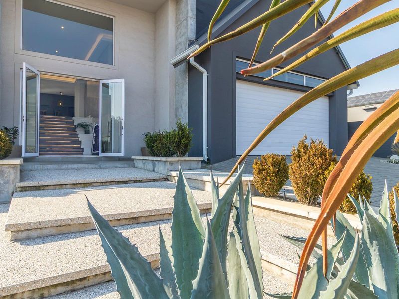 Contemporary Elegance with Exceptional Family Living in Waterfall Country Estate - Photo 3