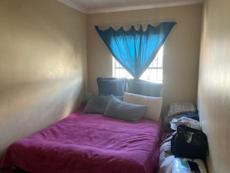 Excellent Value Clayville R 680 000 !! - Photo 10
