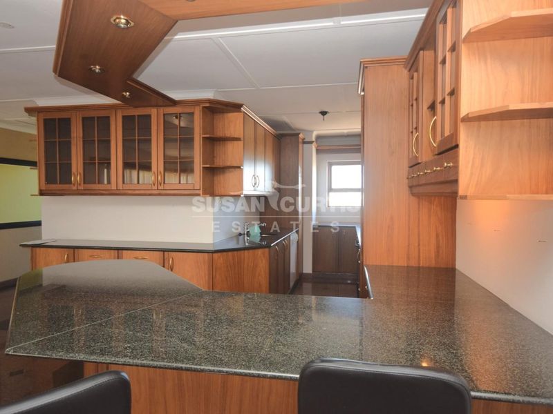 Ampartment with a stunning view in central town - Photo 8