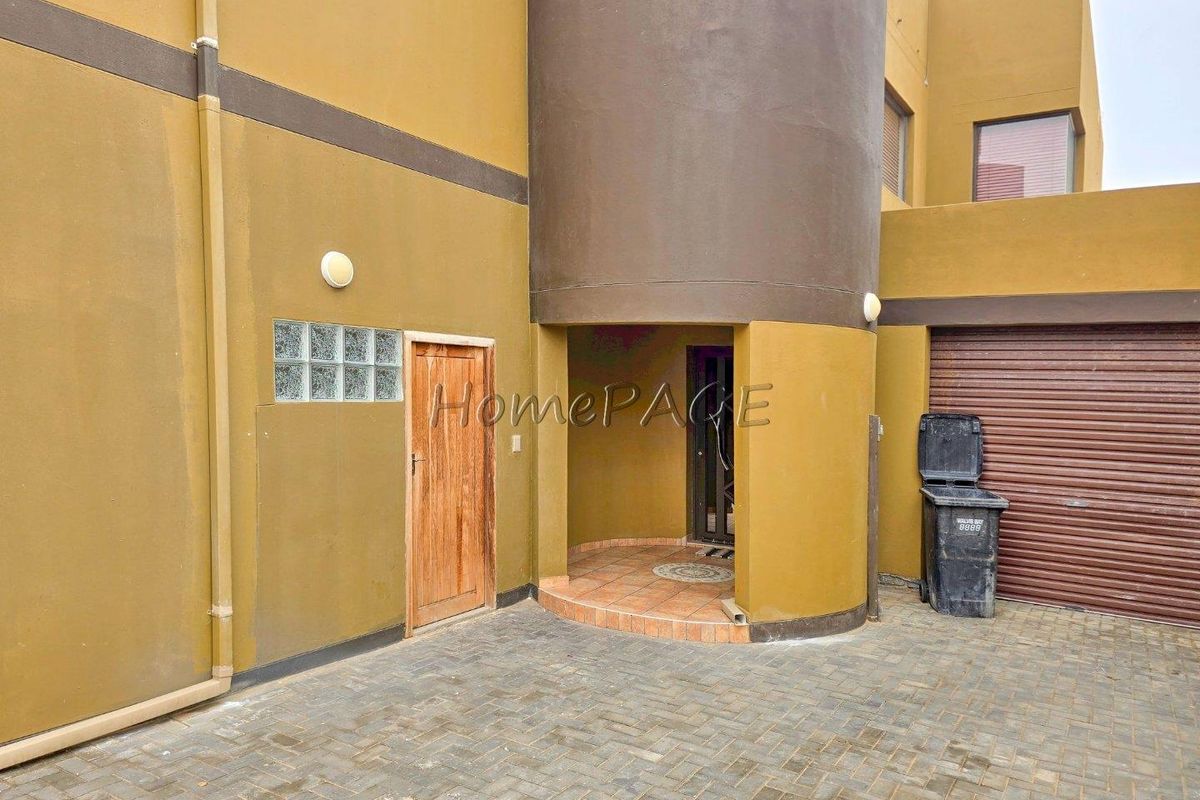 Long Beach Ext 1, Walvis Bay:  4 Bedr Double Storey Home is for Sale - Photo 2