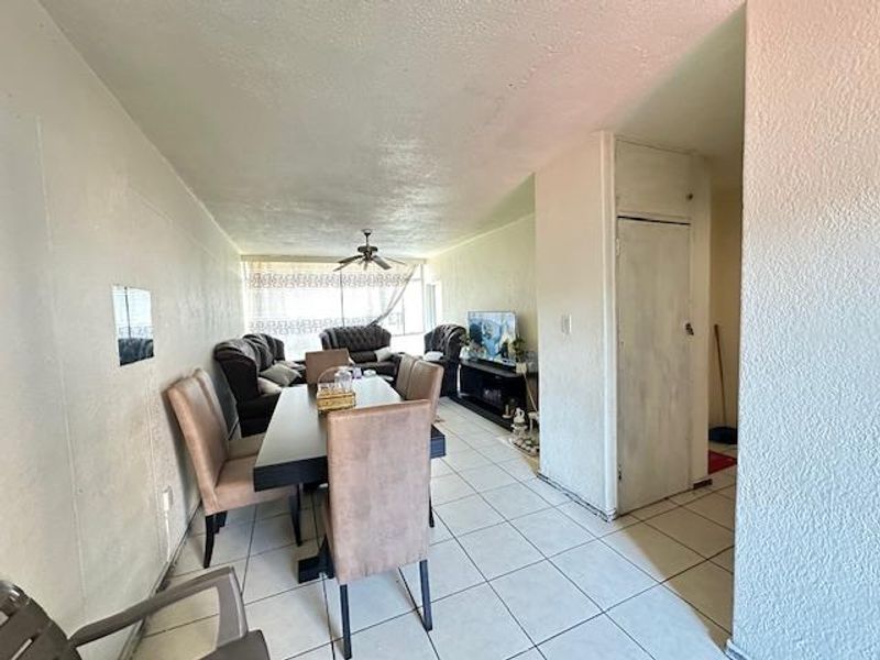 Invest or Settle: Ideal 1.5-Bedroom in Sunnyside - Photo 3
