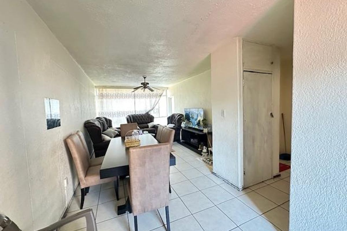 Invest or Settle: Ideal 1.5-Bedroom in Sunnyside - Photo 3