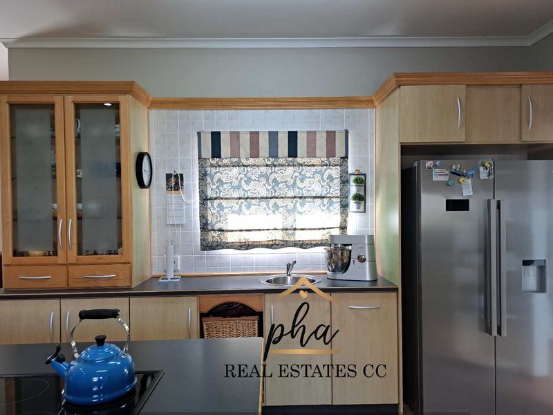 Spacious 4 bedr family home with huge entertainment area for sale in Walvis Bay for N$5 250 000.00 - Photo 9