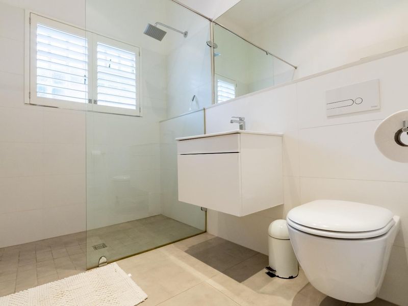 Elegant Furnished 4-Bedroom Home Available 01 July 2026 until 30 September in Franschhoek - Photo 9