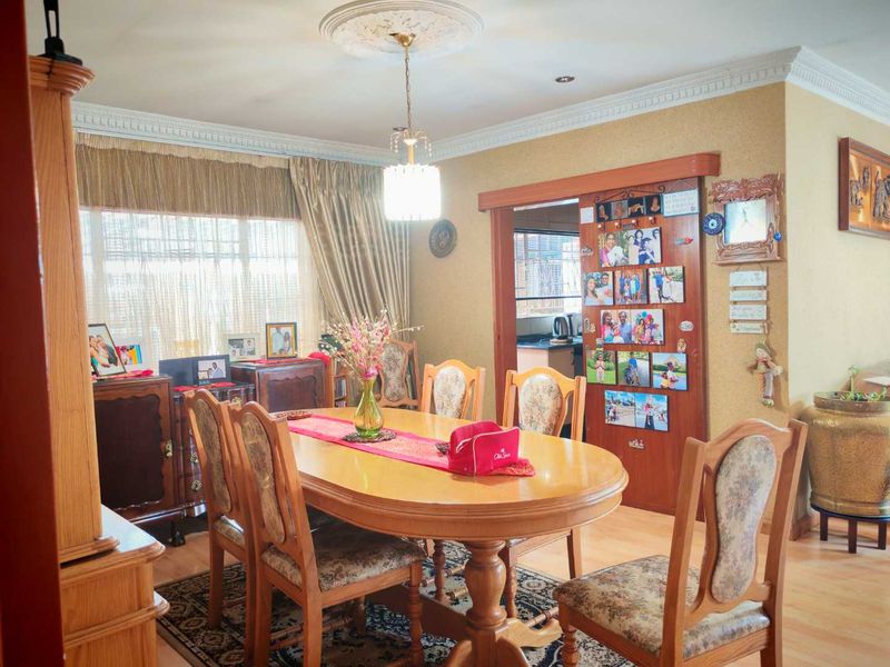 Discover Your Dream Home: Perfect for Family Living & Entertaining! - Photo 8