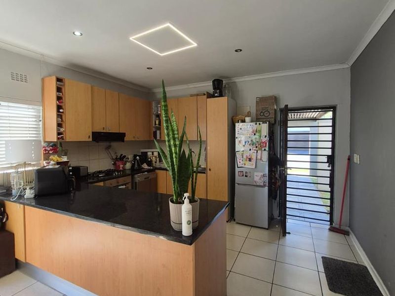 Lovely family townhouse for sale in Plattekloof. - Photo 5