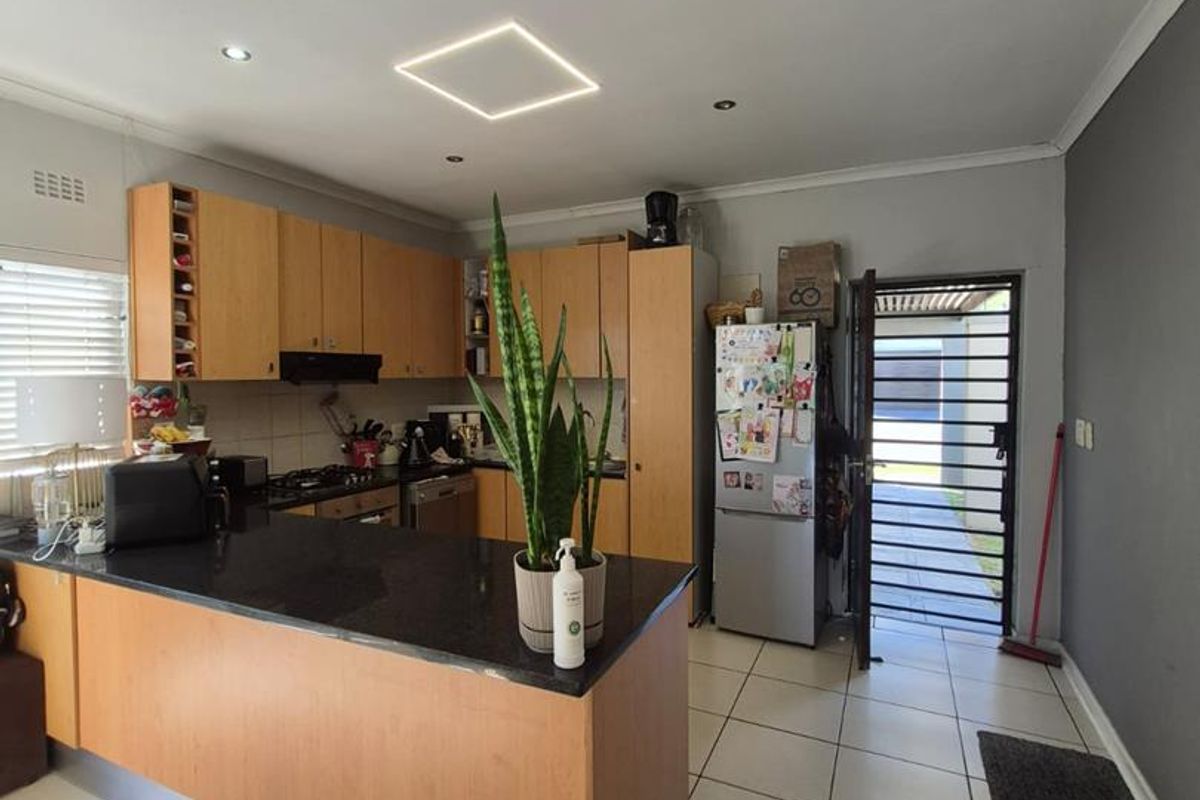 Lovely family townhouse for sale in Plattekloof. - Photo 5