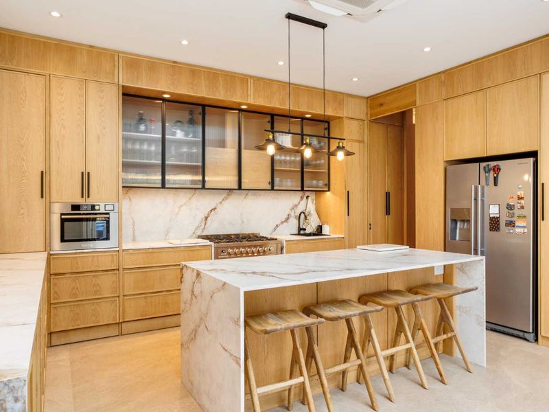 Exquisite Five-Bedroom Lakefront Living on Lake Clement - Photo 5