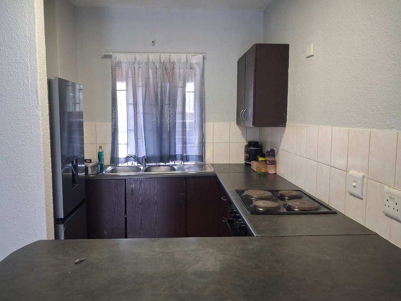 Stunning 1 bedroom ground floor apartment in Willowbrook - Photo 5