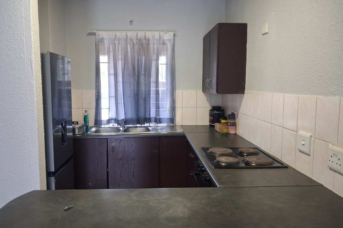 Stunning 1 bedroom ground floor apartment in Willowbrook - Photo 5