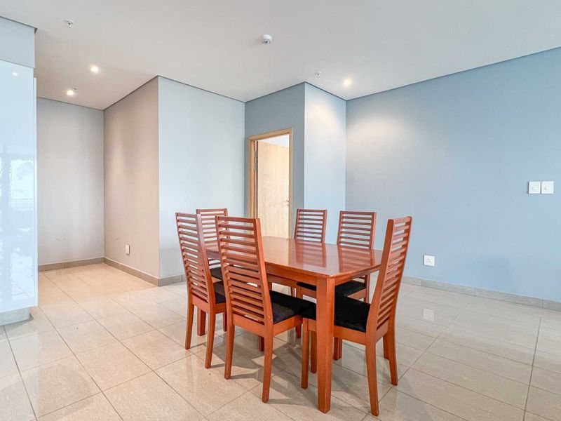 3 BEDROOM | 3 BATHROOM APARTMENT - Photo 6