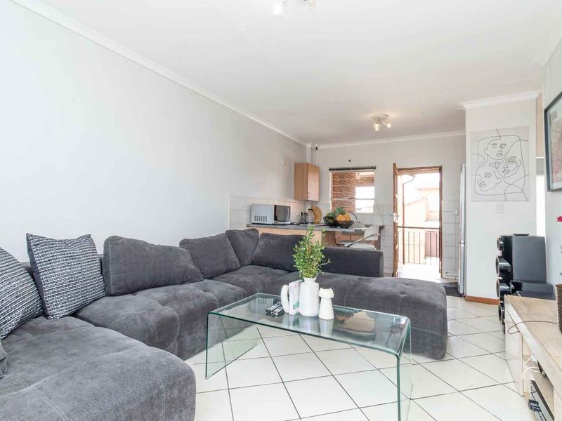 Unwind in Style: Modern 2 bedroom apartment. Mountain Views from Your Private Balcony - Photo 7