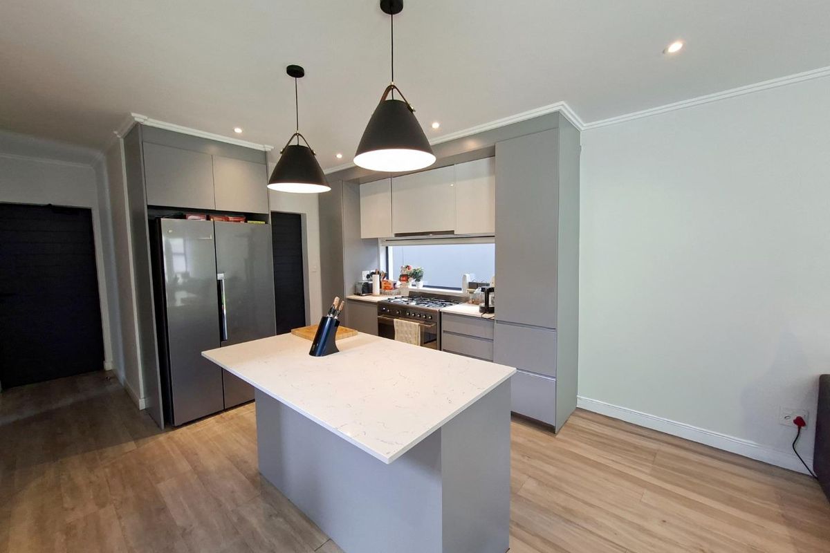 Stunning 3 bedroom, 3.5 bathroom cluster available in Bryanston - Photo 4