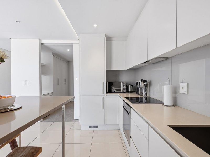 Neat and modern 1-bedroom apartment in the heart of De Waterkant - Photo 4