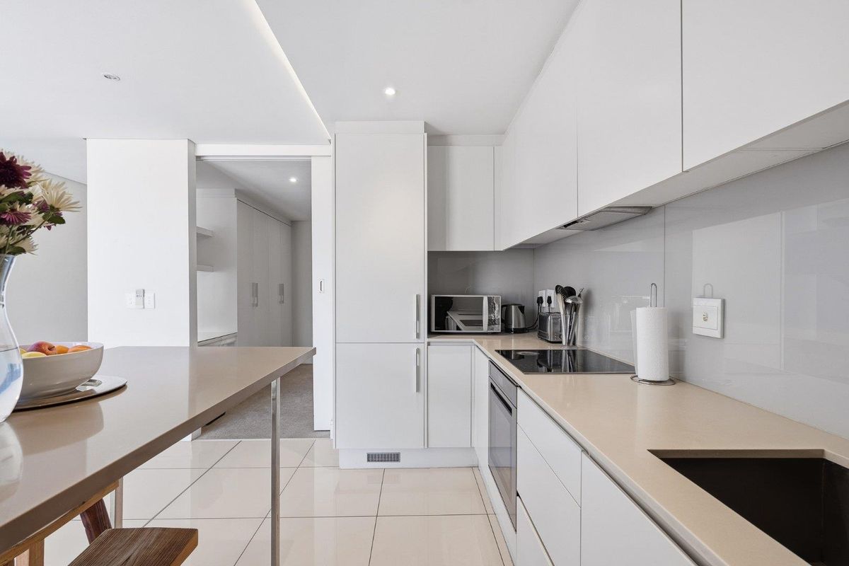 Neat and modern 1-bedroom apartment in the heart of De Waterkant - Photo 4