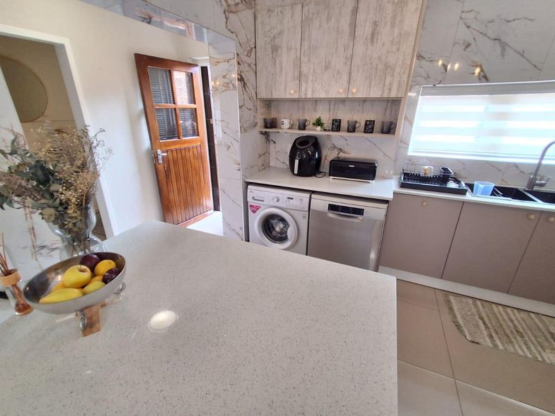 Exclusive Listed - Newly Renovated Duplex For Sale In Die Hoewes - Photo 10