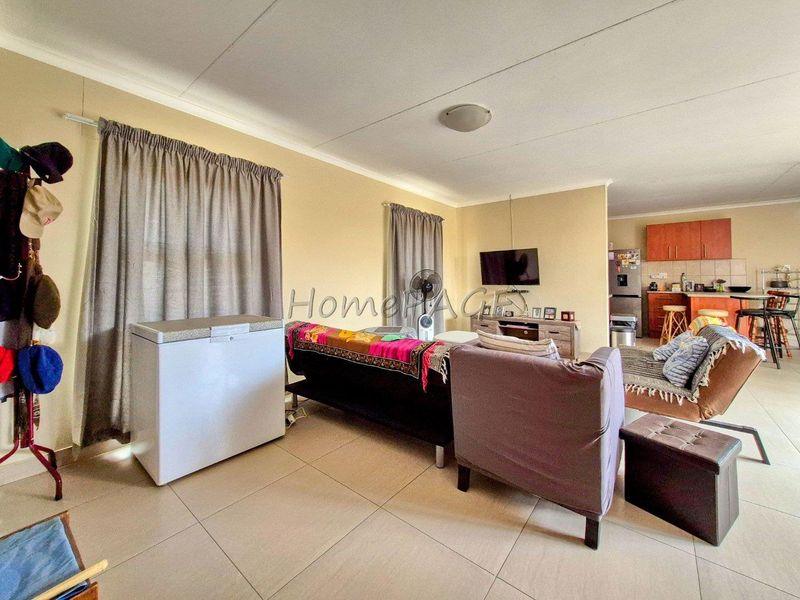 Hermes, Walvis Bay:  Neat 3 Bedr Townhouse is for Sale - Photo 7