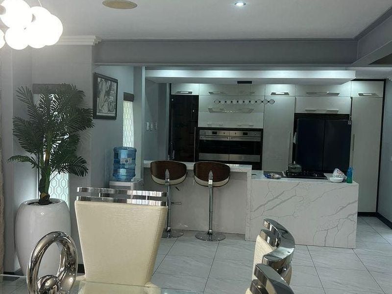 Modern Family Home in Secure Greenstone Hill Estate - Photo 3