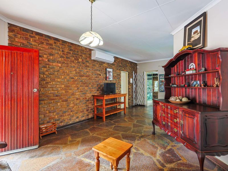 Spacious 4 Bedroom Family Home on Expansive Stand - Photo 6