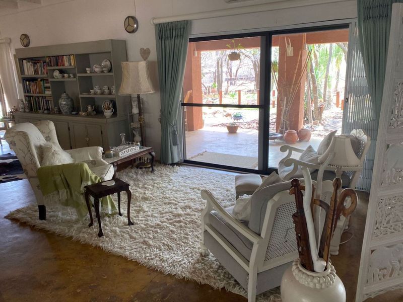 Tranquil Living In The Bushveld - Photo 9