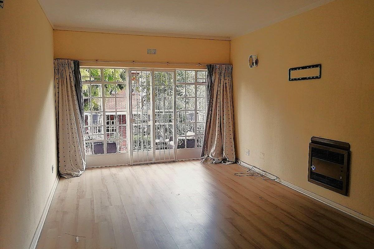 First Floor cozy apartment minutes from Sandton - Photo 3