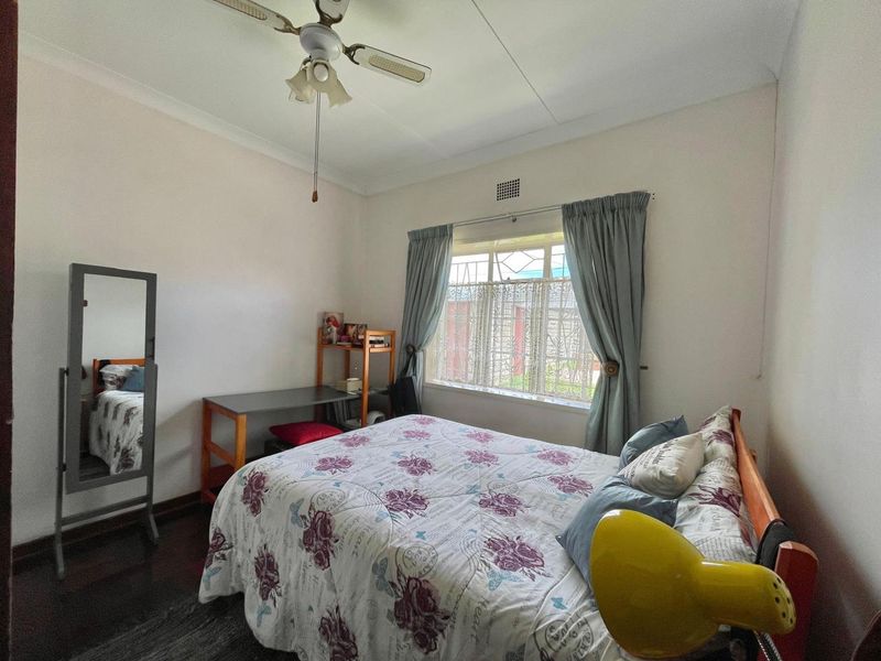 Beautiful Home in a Quiet Street - Photo 10