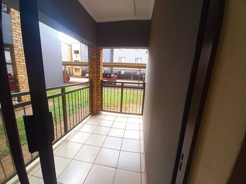 A GROUND FLOOR APARTMENT - Photo 5