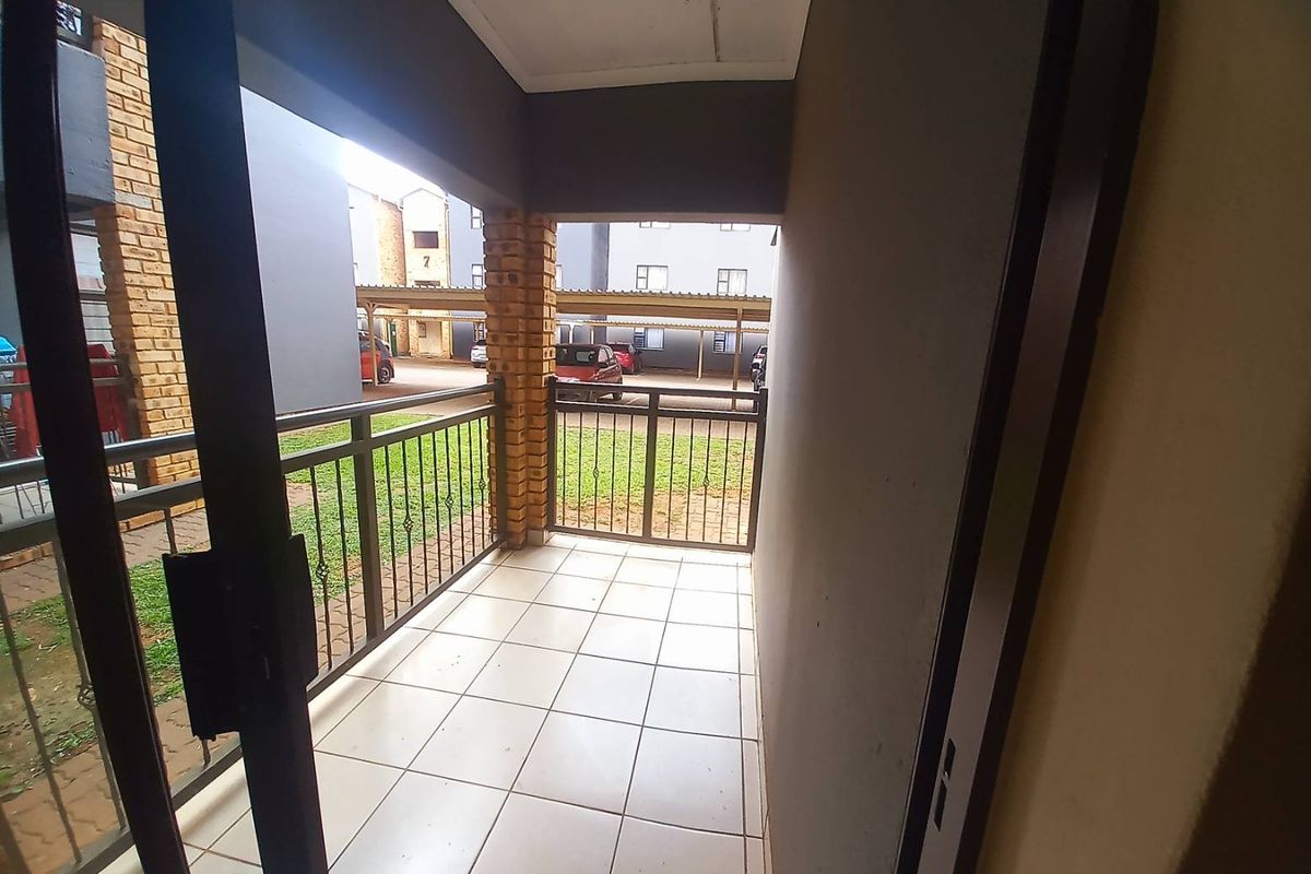 A GROUND FLOOR APARTMENT - Photo 5