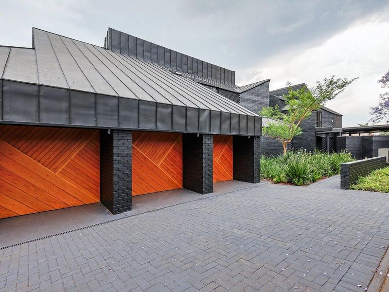 6 Bedroom For Sale - Photo 3