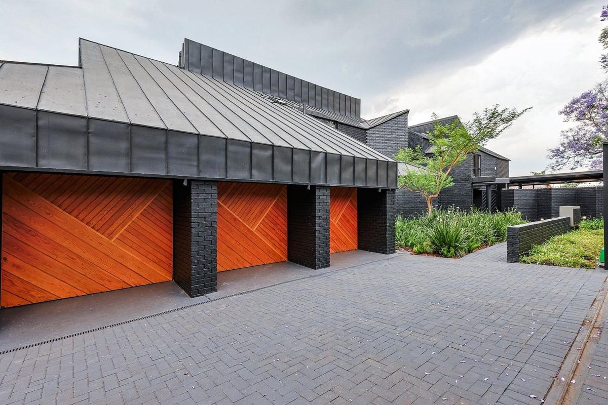 6 Bedroom For Sale - Photo 3