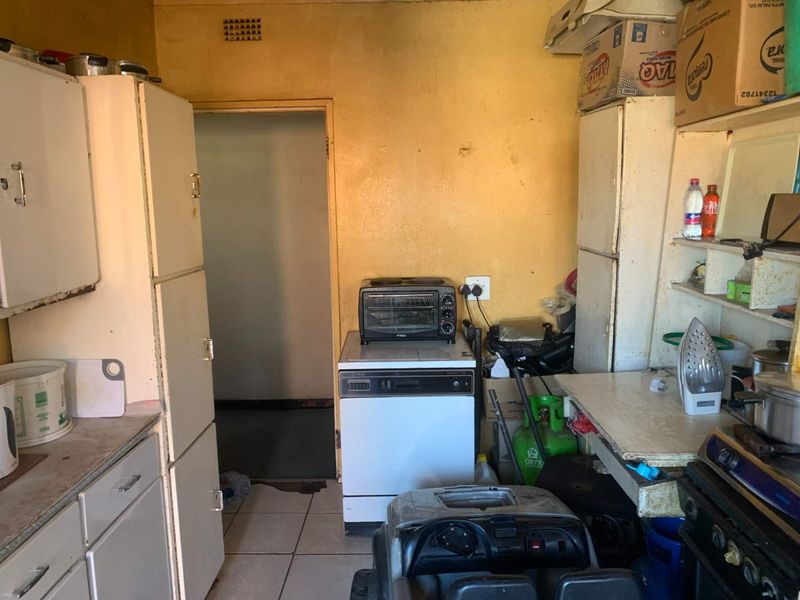 Exceptional Investment Opportunity: Dual 3-Bedroom Houses with Rental Income Potential - Photo 9