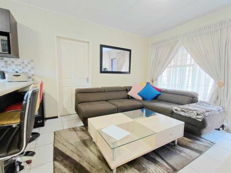 2-bedroom, 2-bathroom, 1st floor apartment for Sale in Honeypark - Photo 5