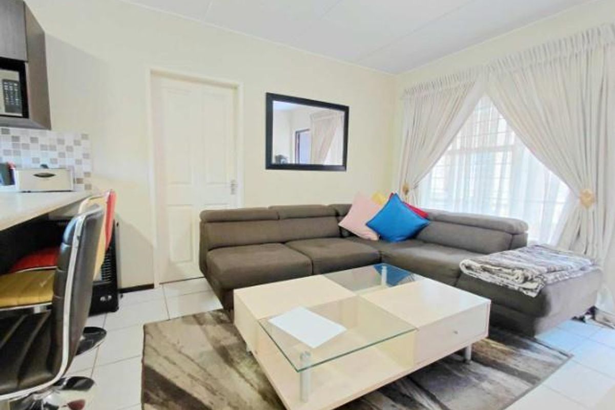 2-bedroom, 2-bathroom, 1st floor apartment for Sale in Honeypark - Photo 5