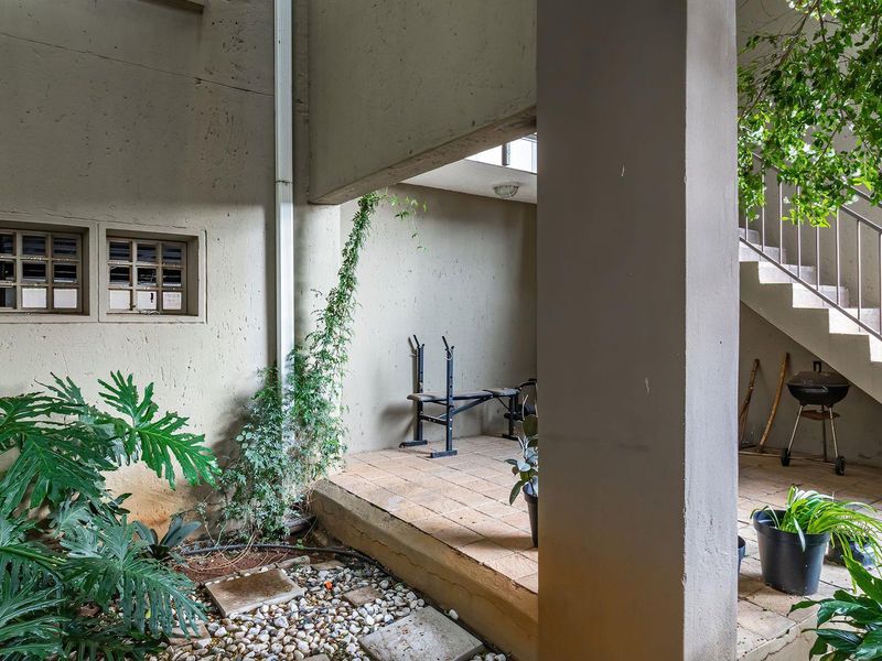 2 Bedroom Ground Floor Townhouse in Blackheath - Photo 7