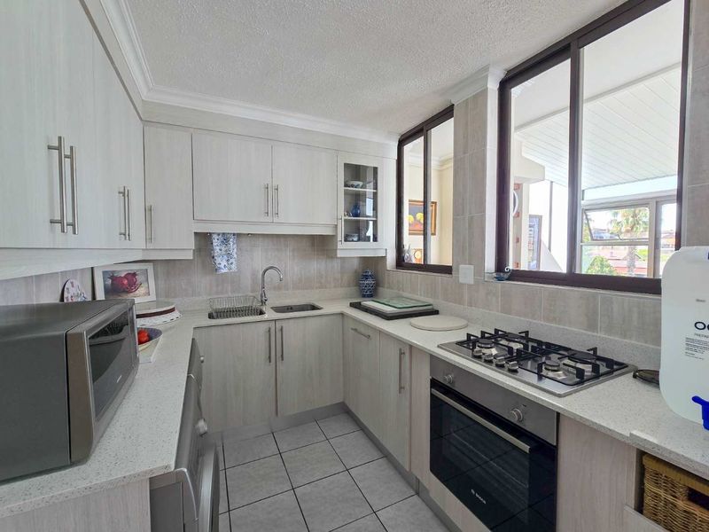 Breathtaking views - true gem. Modern apartment in Stilbaai-Wes. - Photo 6