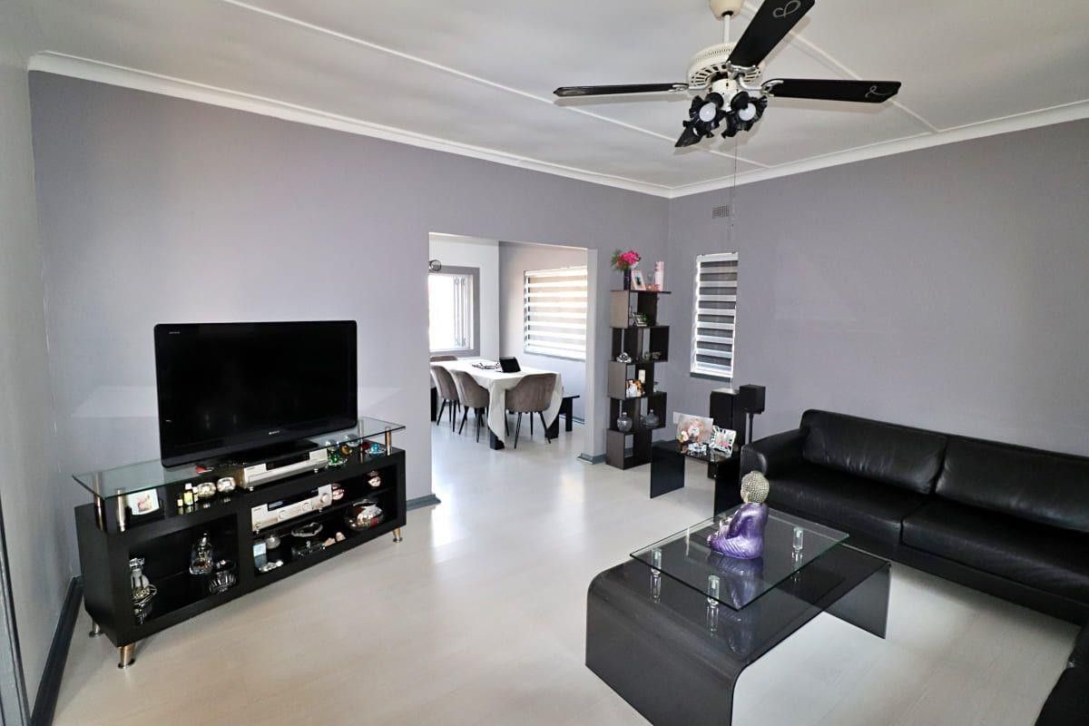 Spacious Double-Stand Family Home with Modern Flat  & Energy Solutions – A Rare Find in Gerdview - Photo 4