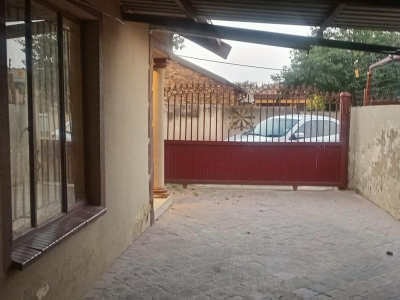 Mahube Valley 2-Bed House: Space, Parking & Extra Income Room - Photo 2