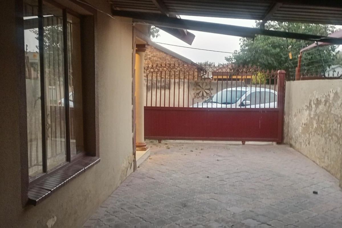 Mahube Valley 2-Bed House: Space, Parking & Extra Income Room - Photo 2