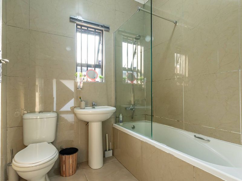 Family Home with Separate Entrance - Photo 8