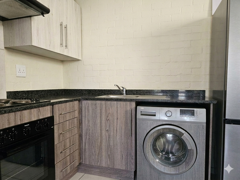 Chic Norton Park flat with open plan living - Photo 6