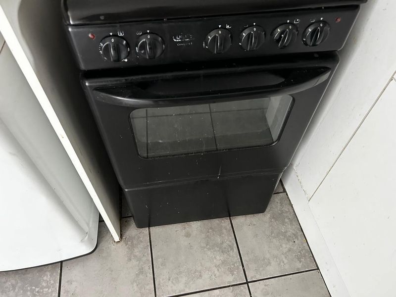 Two bedroom upstairs unit - Photo 4