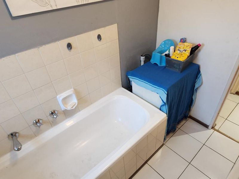 Your Comfy Family Home Awaits. - Photo 10